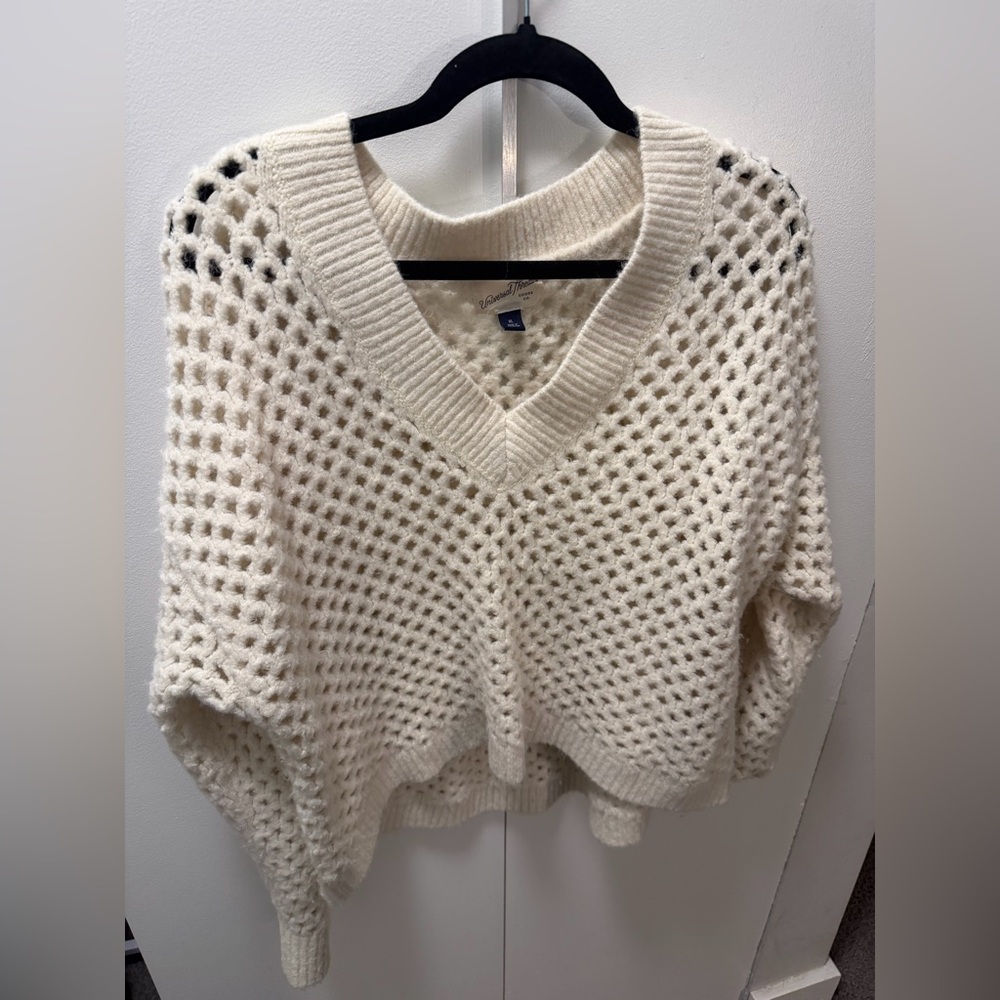 White V neck sweater